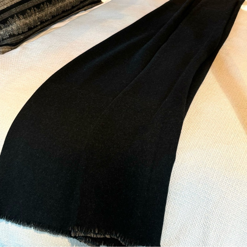 RH 100%CASHMERE Elegant TWO-SIDED Throw/Blanket Black & Gray, size 80“x96“, NWT